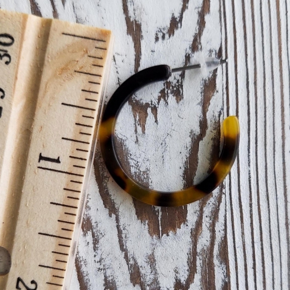 Tortoise Shell Hoops - Picture 10 of 12